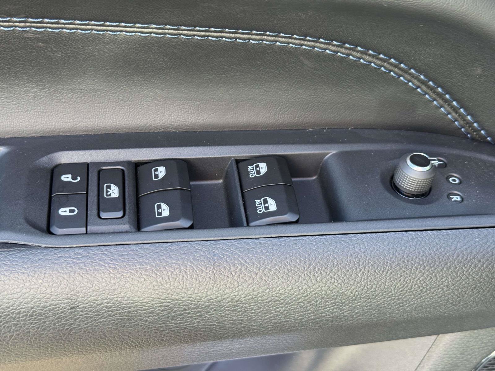 Used 2025 Jeep Compass Limited w/ Sun & Sound Group AWD/4WD image 28