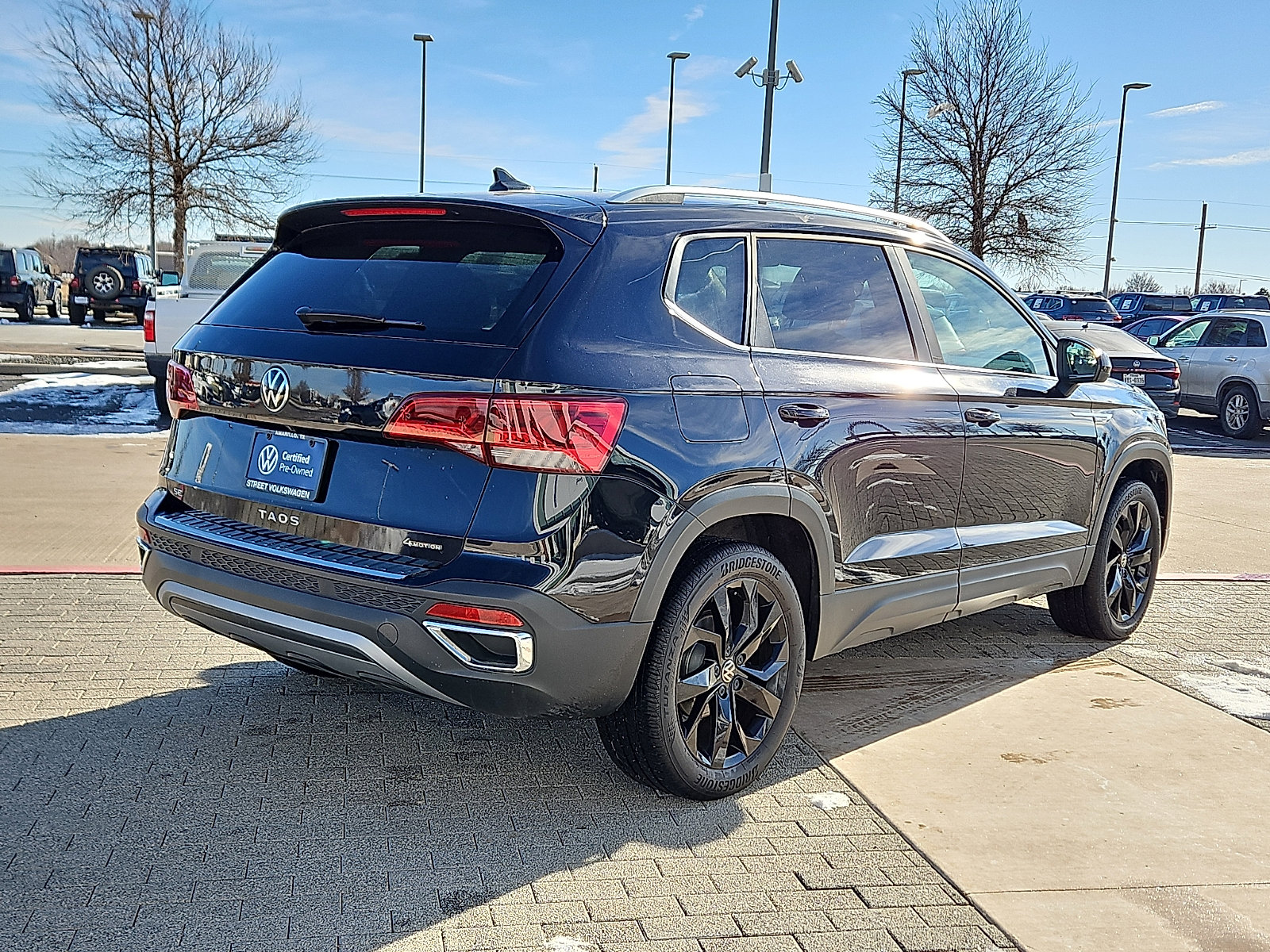 Certified 2022 Volkswagen Taos SE w/ Driver Assistance Package image 3