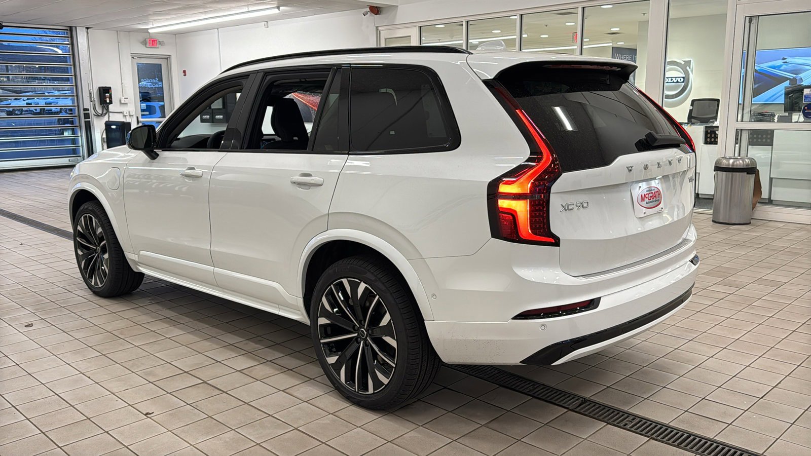 New 2026 Volvo XC90 T8 Ultra w/ Protection Package Premier image 7