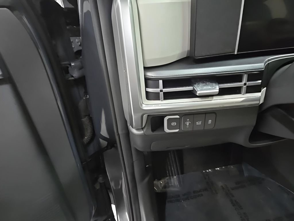 Certified 2025 Hyundai Santa Fe SEL image 11