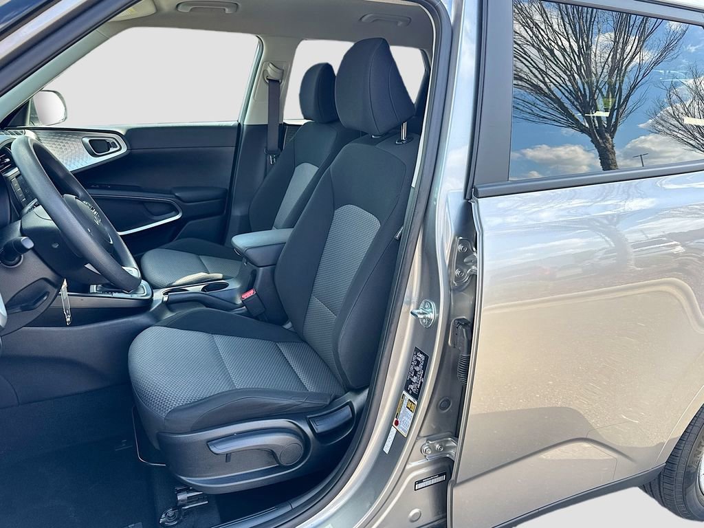 Used 2024 Kia Soul LX w/ Option Group 015 image 19