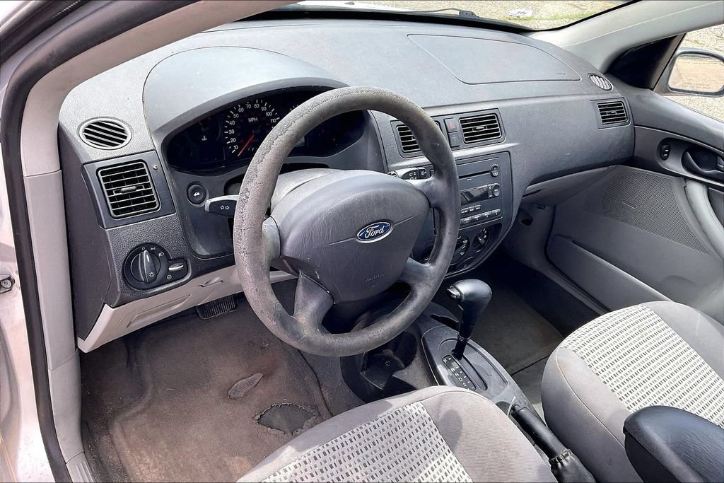 Used 2006 Ford Focus ZX4 Sedan FWD image 7