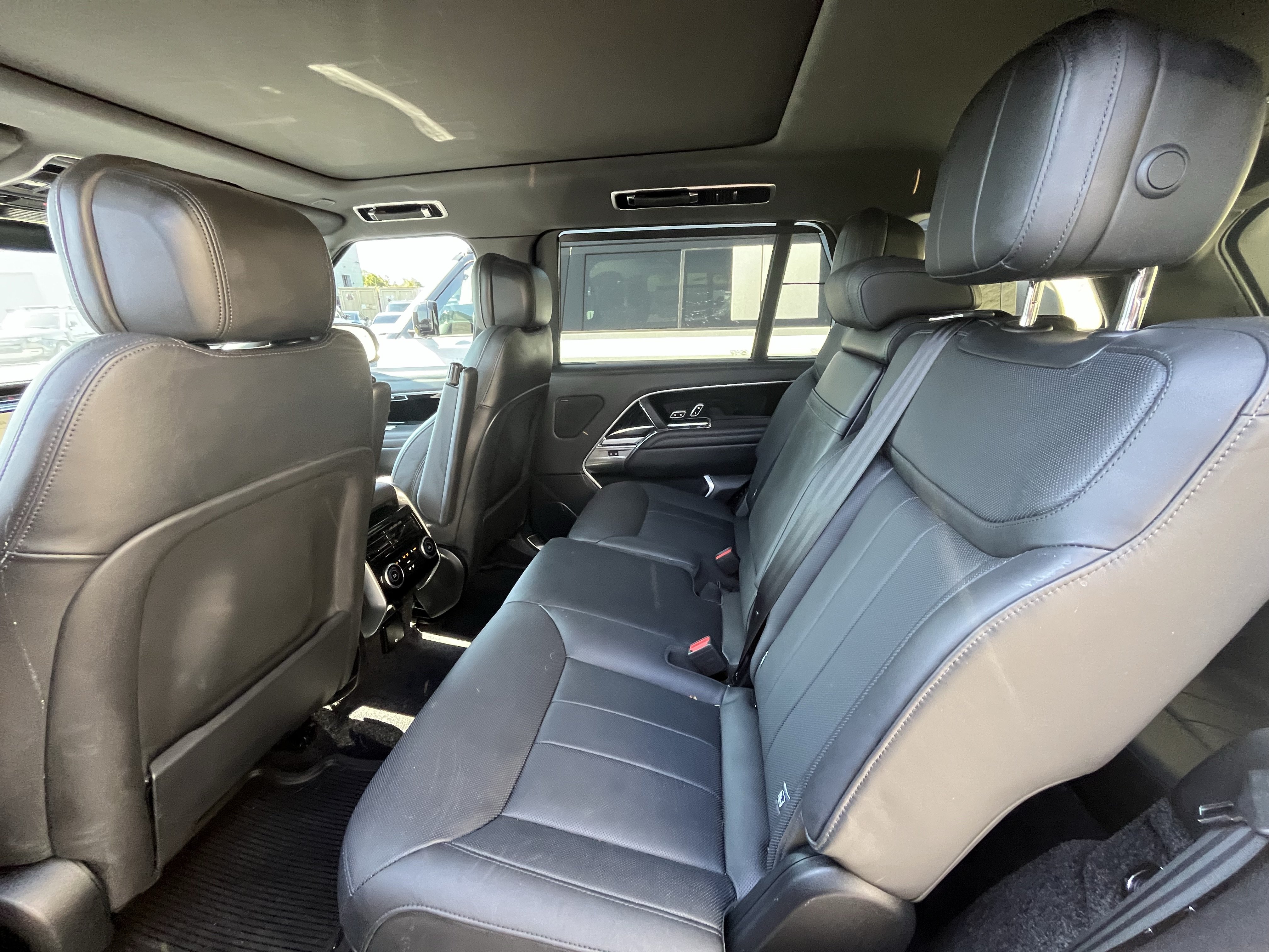 Certified 2024 Land Rover Range Rover Long Wheelbase SE AWD/4WD image 31