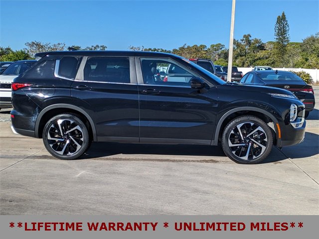 Used 2022 Mitsubishi Outlander SE image 4