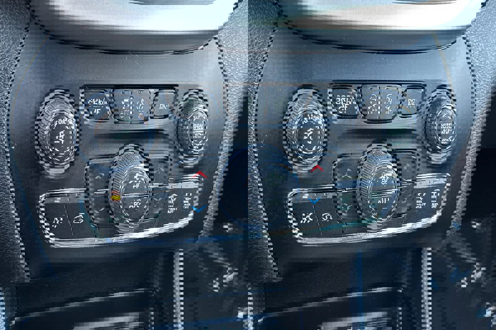 Used 2018 Jeep Cherokee Overland image 23