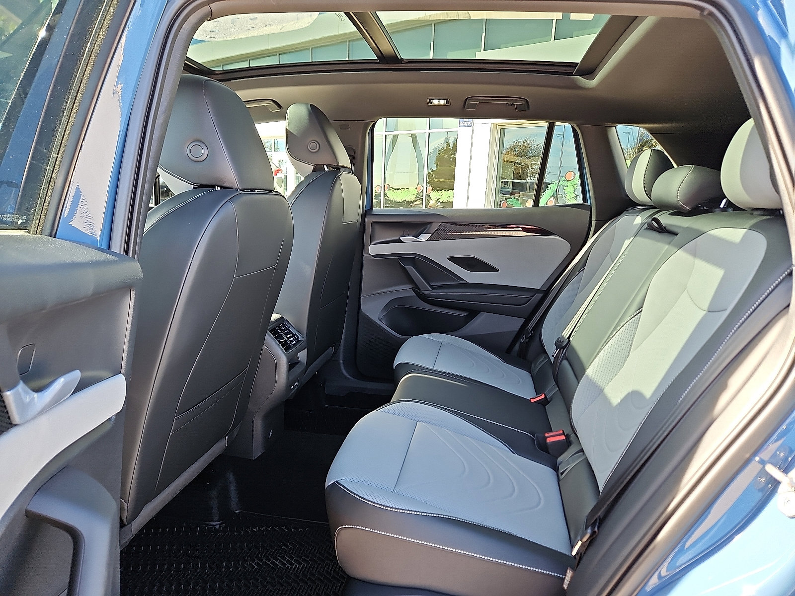 New 2026 Volkswagen Tiguan SE R-Line image 10