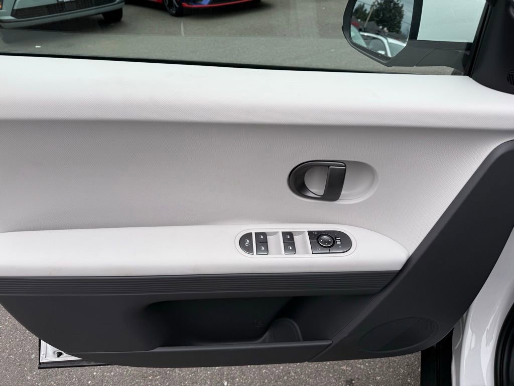 Certified 2025 Hyundai Ioniq 5 SE image 28