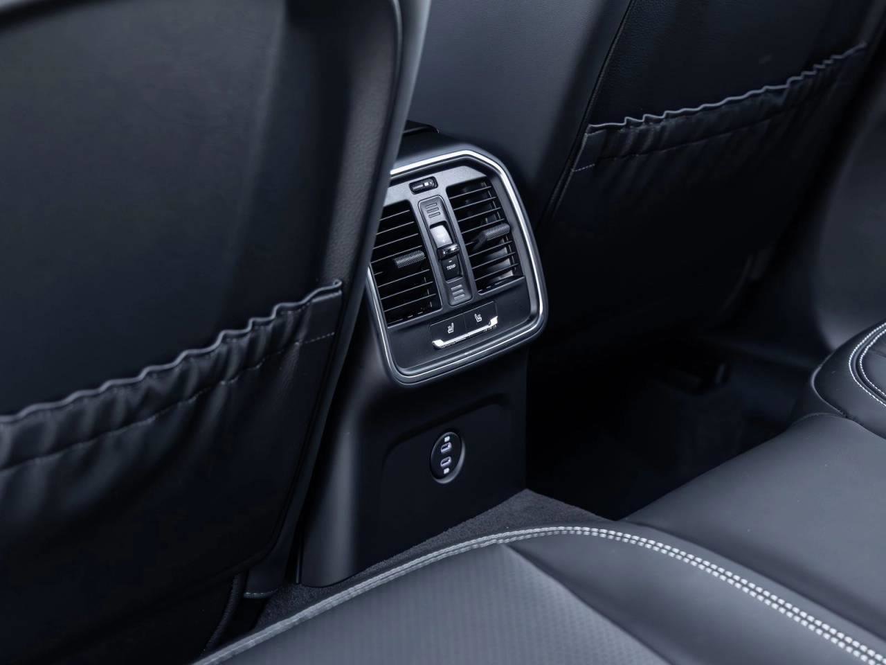 New 2026 Porsche Macan Turbo image 86