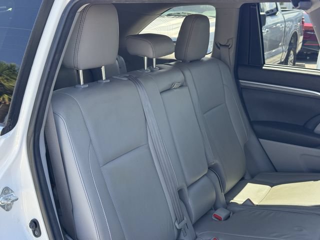 Used 2018 Toyota Highlander Limited FWD image 31