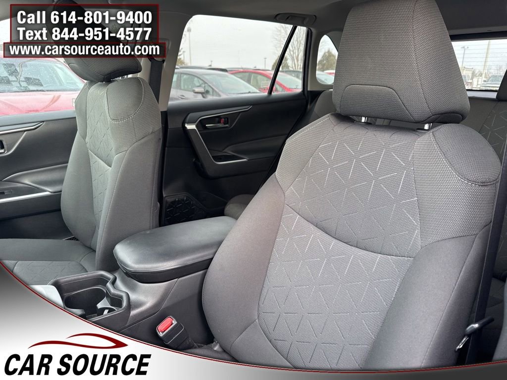 Used 2021 Toyota RAV4 XLE w/ Convenience Package image 17