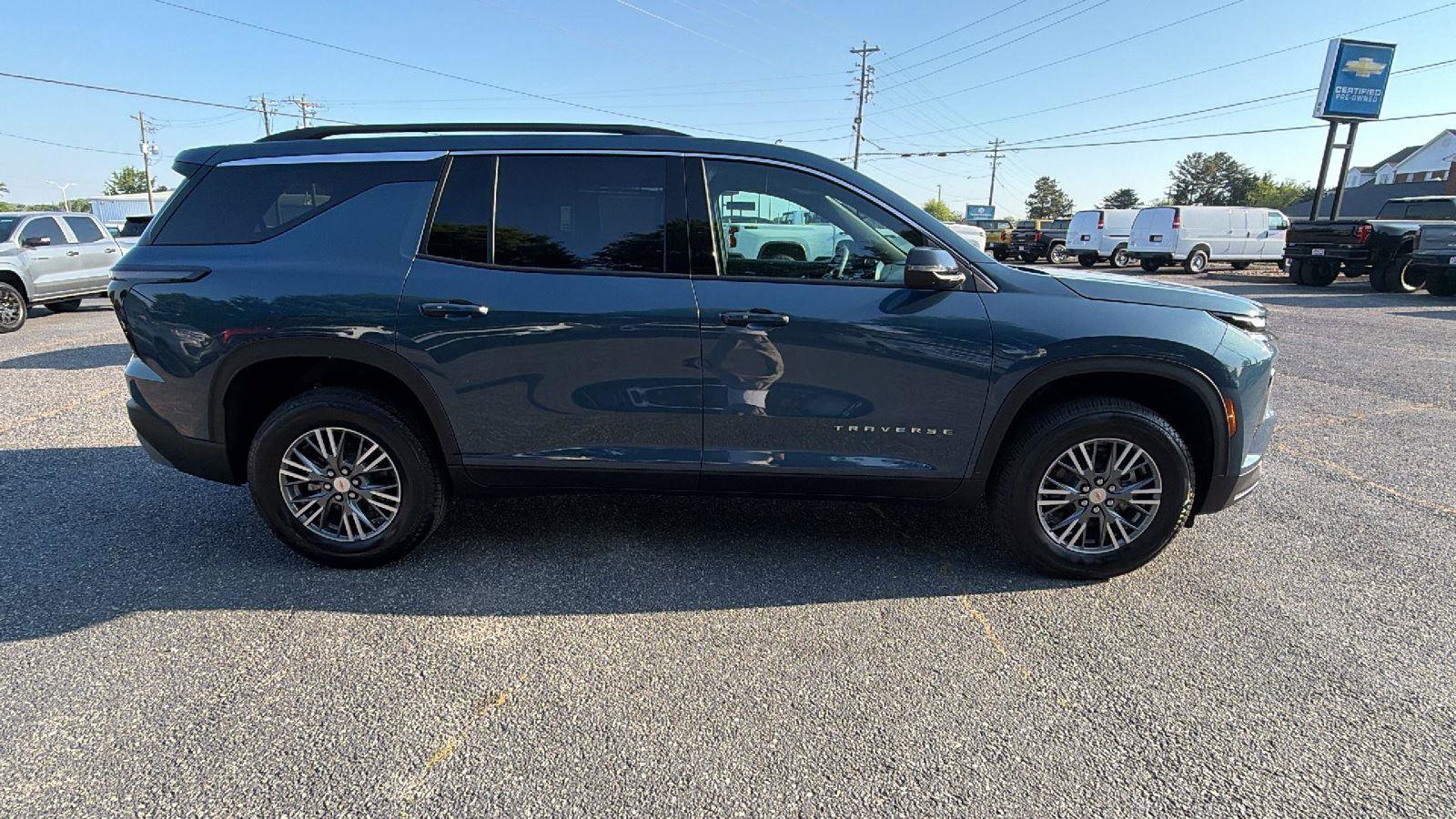 New 2026 Chevrolet Traverse LT FWD image 4