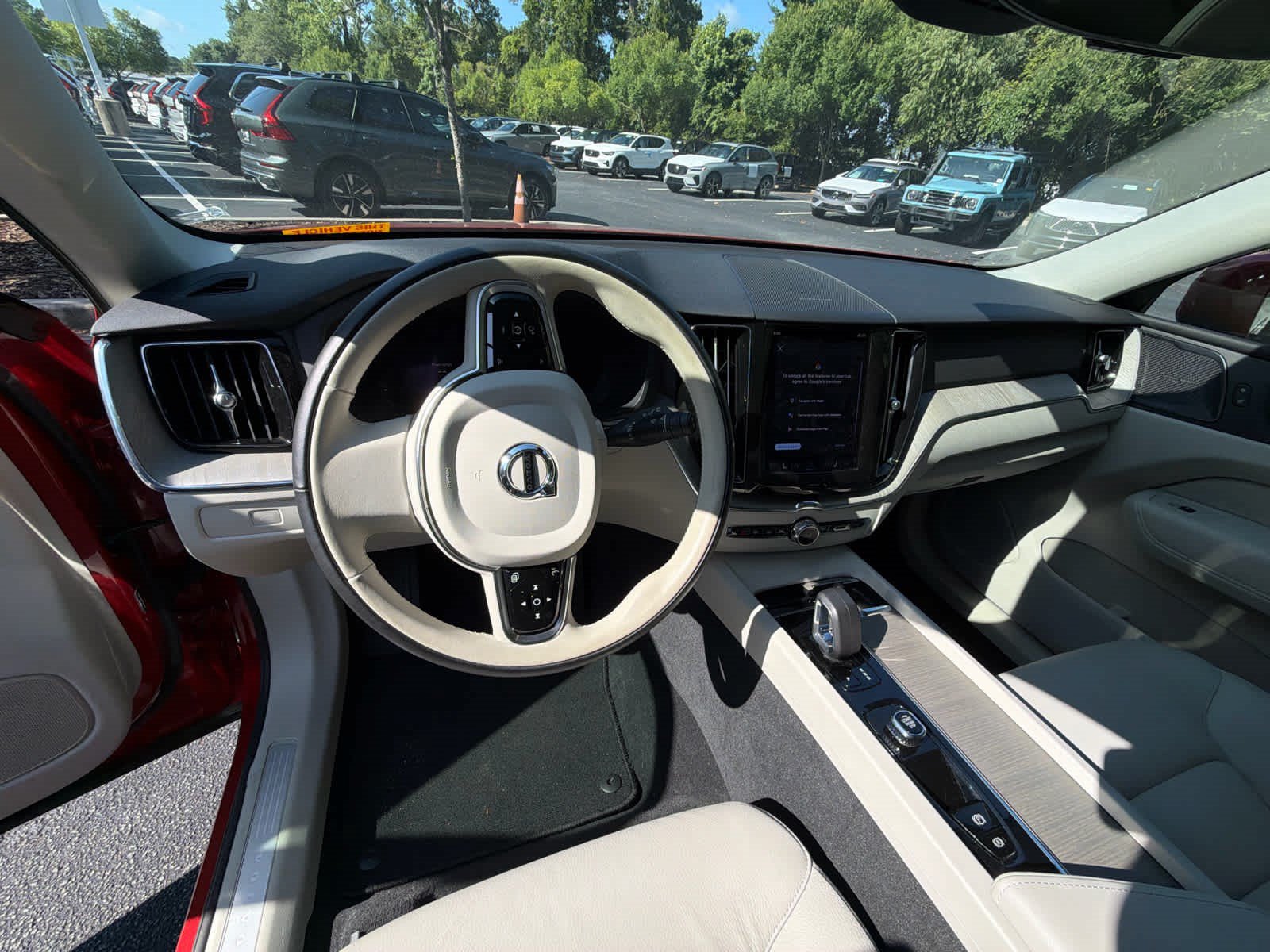 Used 2023 Volvo XC60 B5 Plus AWD/4WD image 27