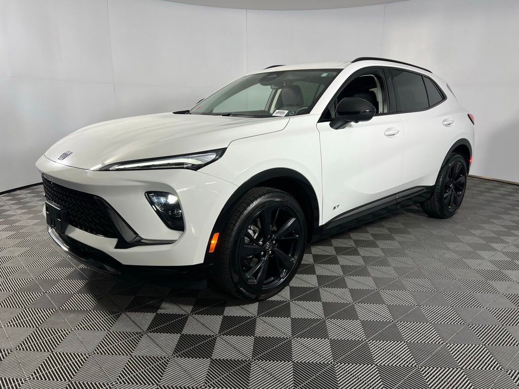 Used 2025 Buick Envision Sport Touring image 3