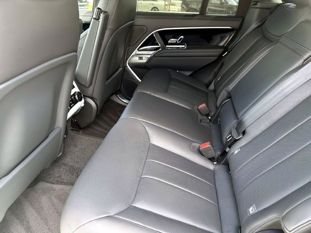New 2026 Land Rover Range Rover SE AWD/4WD image 13