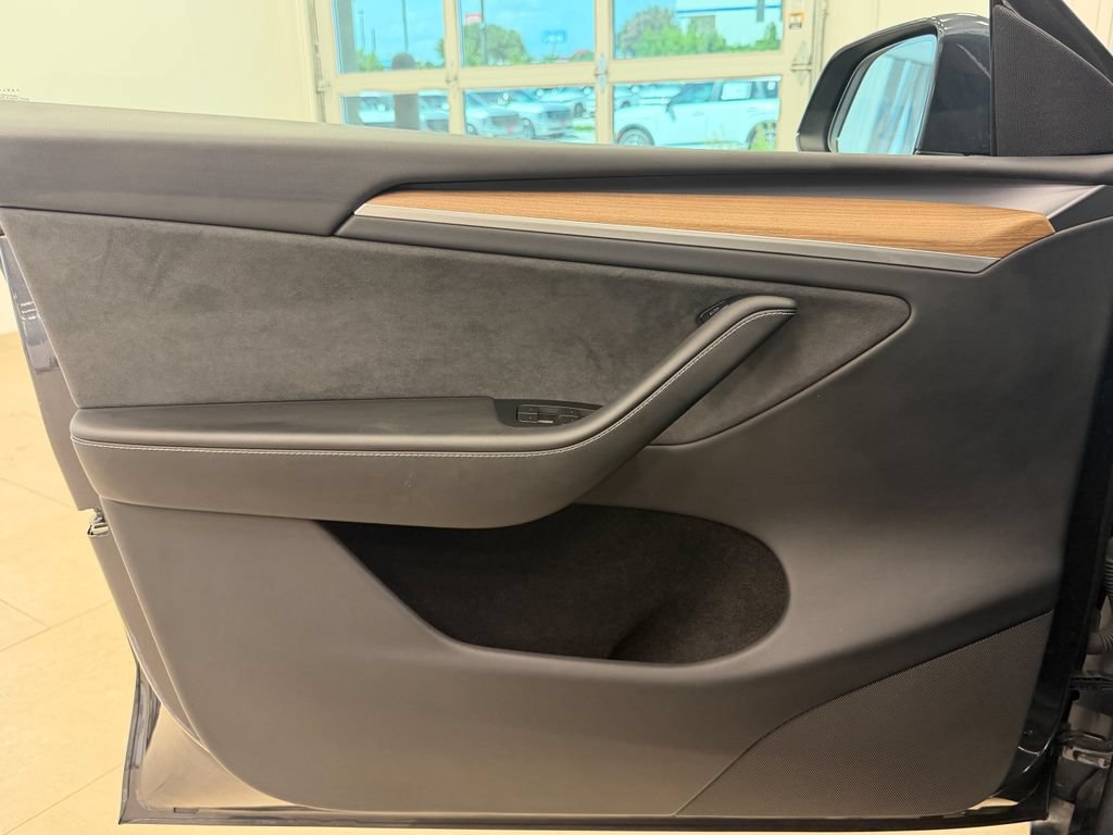 Used 2024 Tesla Model Y Long Range AWD/4WD image 10