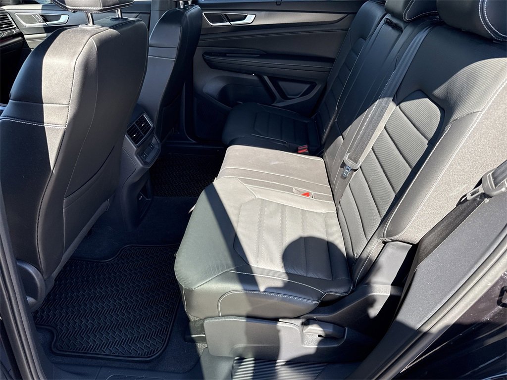 Used 2024 Volkswagen Atlas Cross Sport SEL R-Line image 24