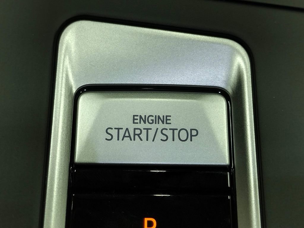 New 2025 Volkswagen Atlas SE image 35