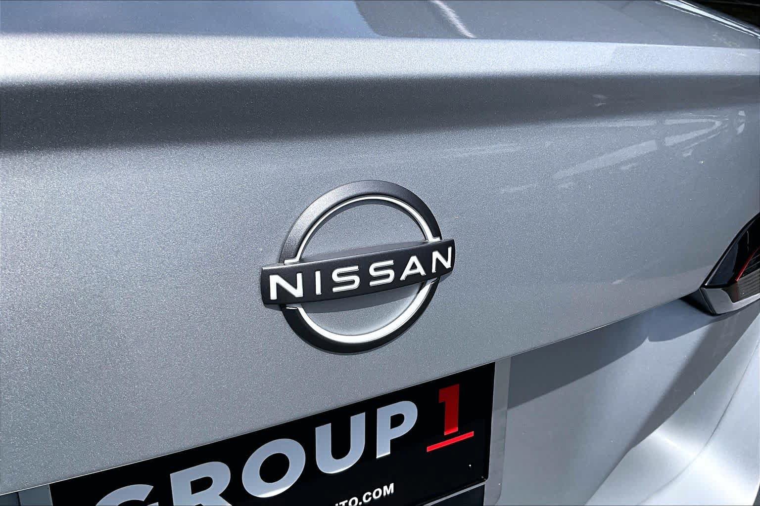 Used 2025 Nissan Versa SV FWD image 31