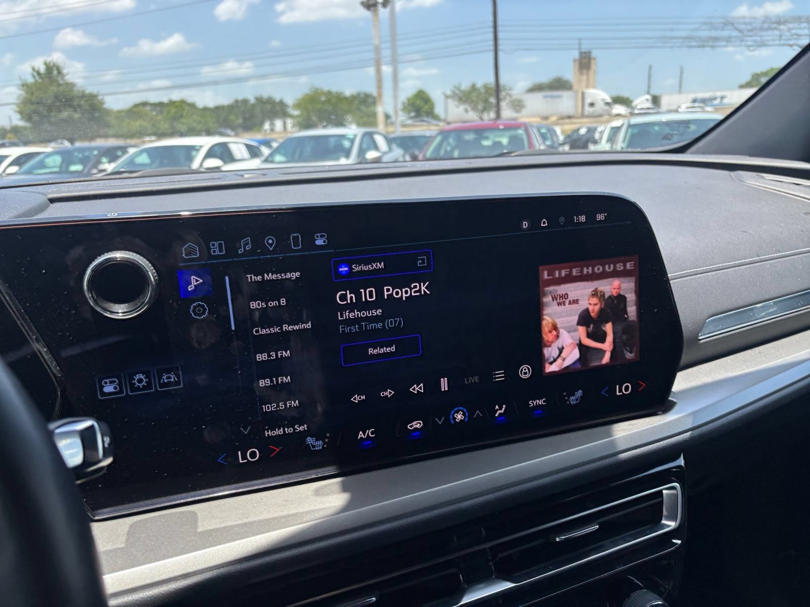 Used 2025 Chevrolet Traverse LT FWD image 21