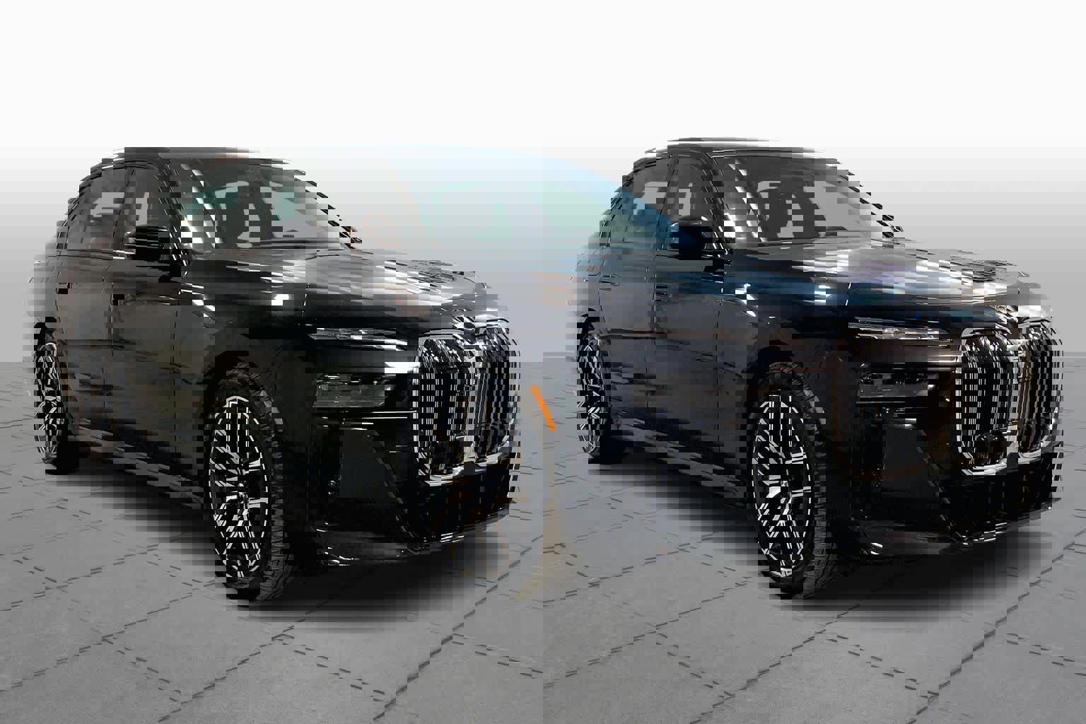 Certified 2023 BMW 760i xDrive image 3