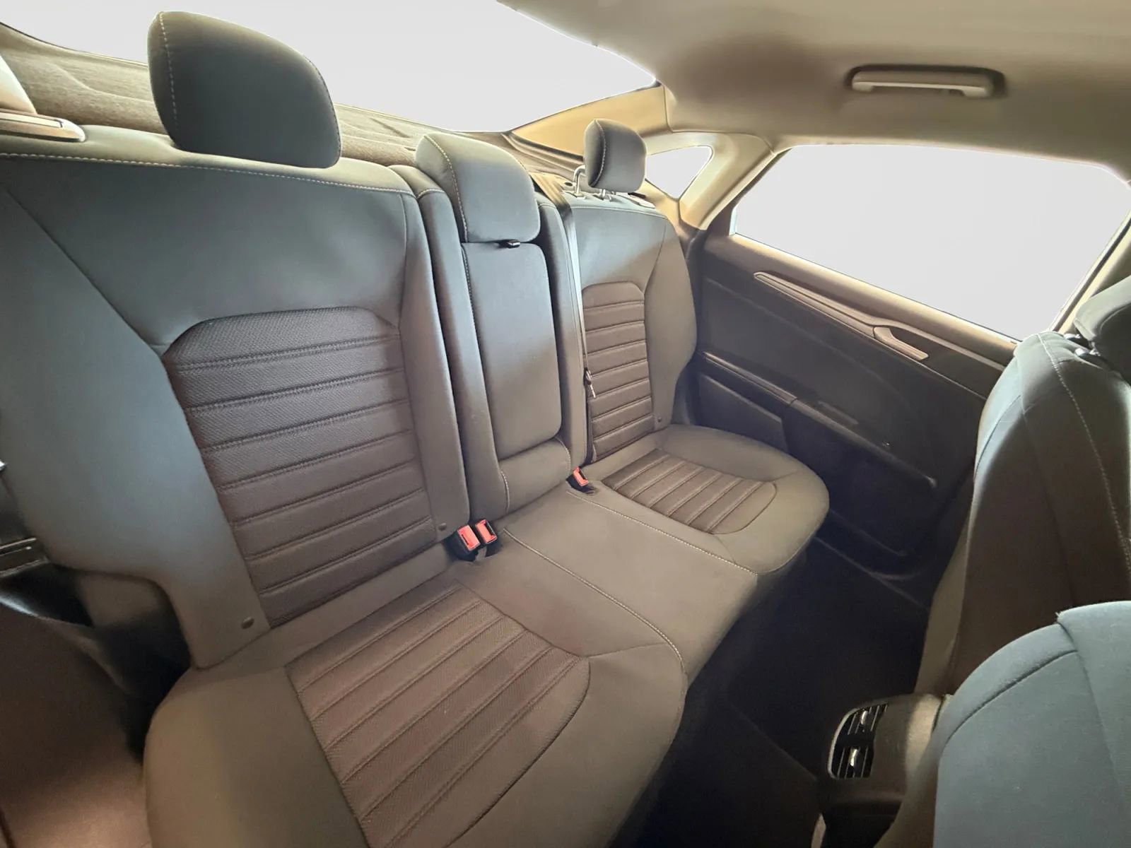 Used 2020 Ford Fusion SE FWD image 18