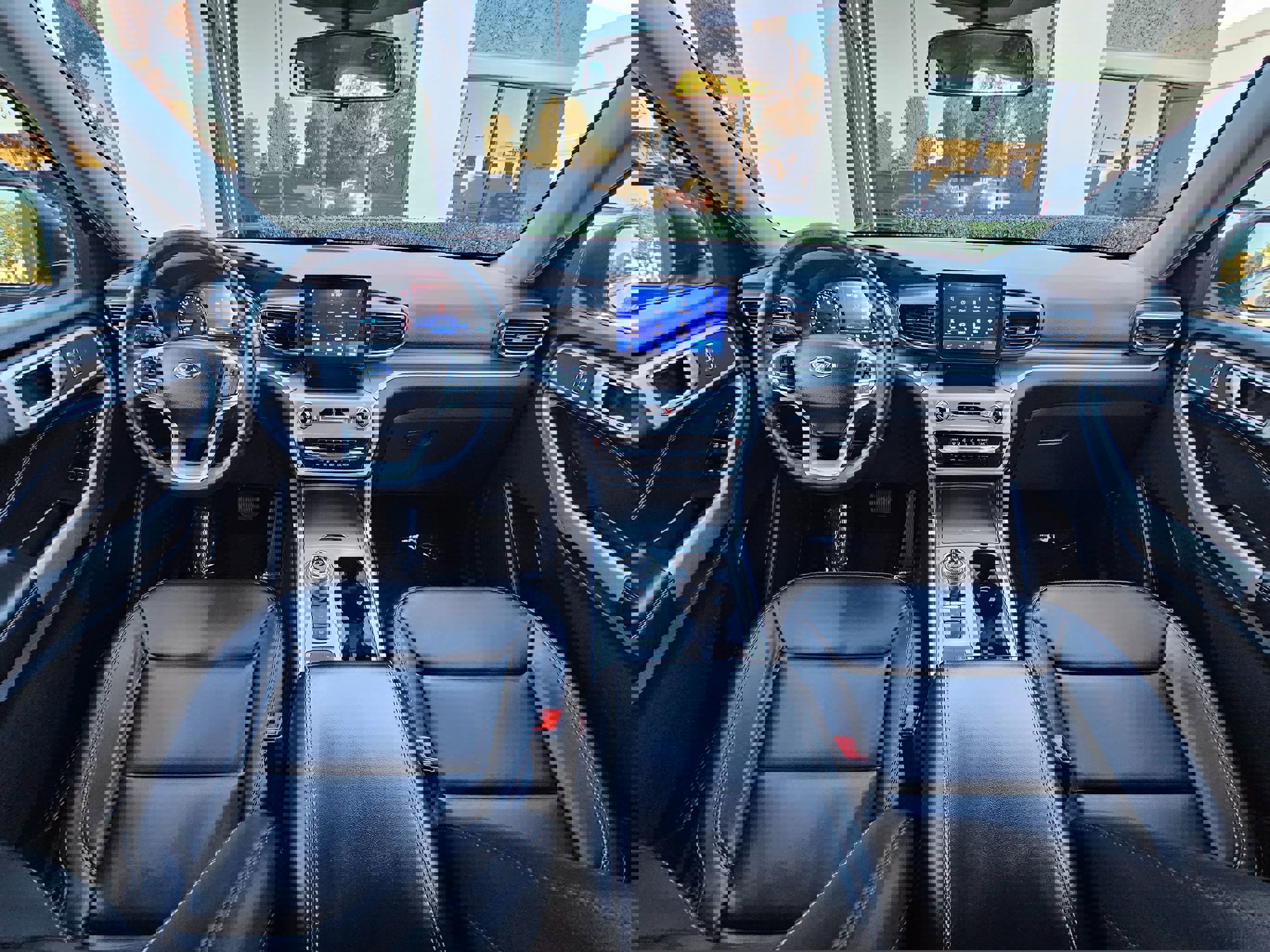 Used 2022 Ford Explorer XLT w/ Equipment Group 202A RWD image 22