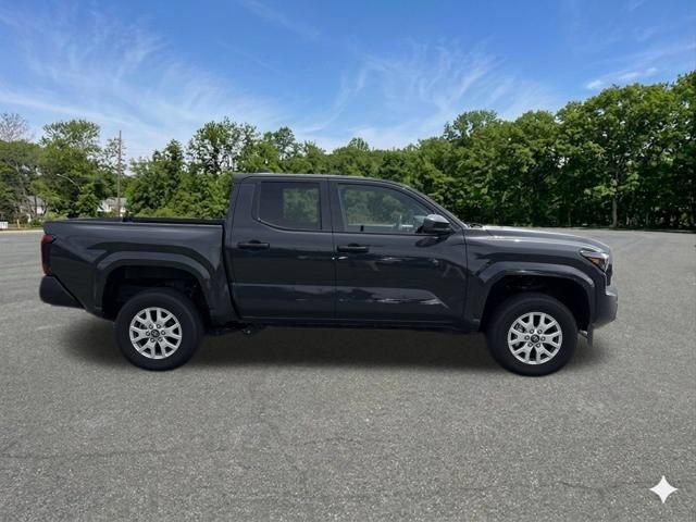 Used 2025 Toyota Tacoma SR w/ SR Upgrade Package AWD/4WD image 6