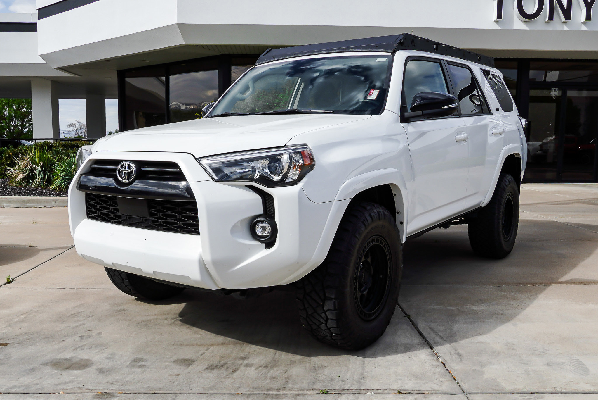 Used 2021 Toyota 4Runner SR5 Premium w/ Moonroof Package AWD/4WD image 4
