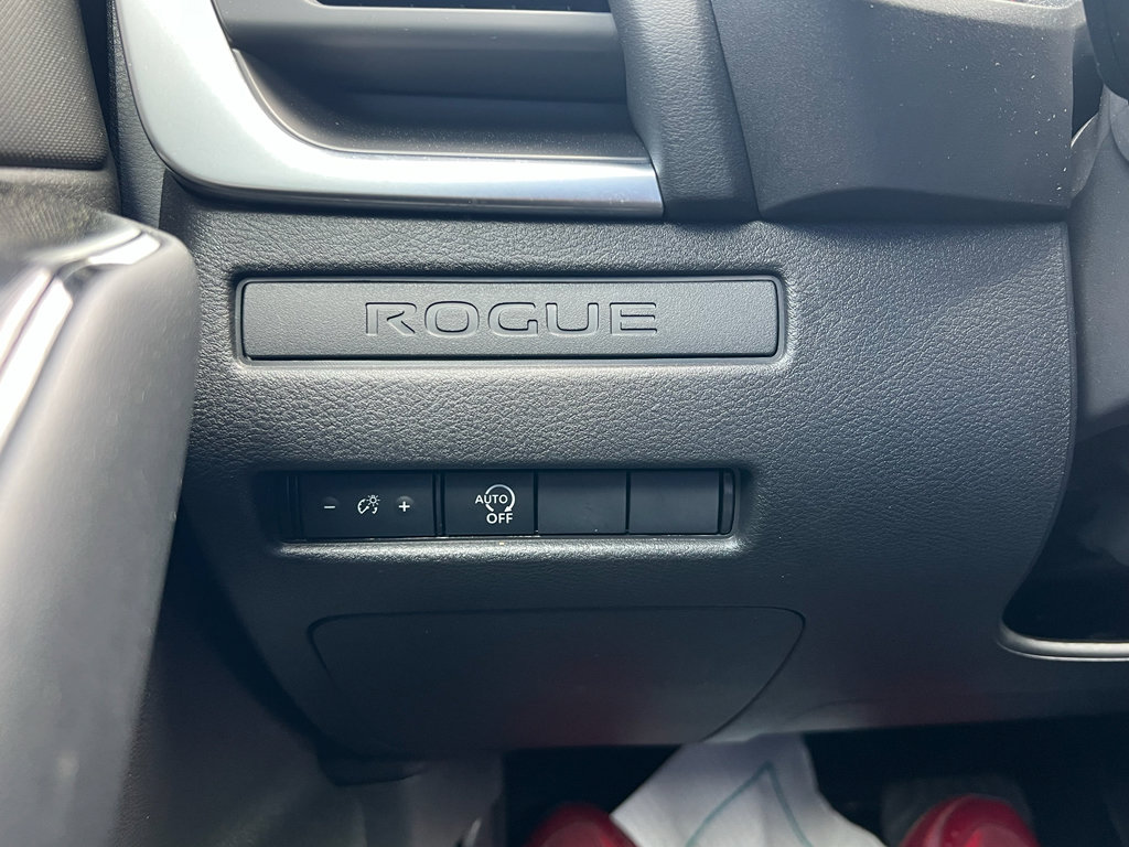 Used 2025 Nissan Rogue S image 24
