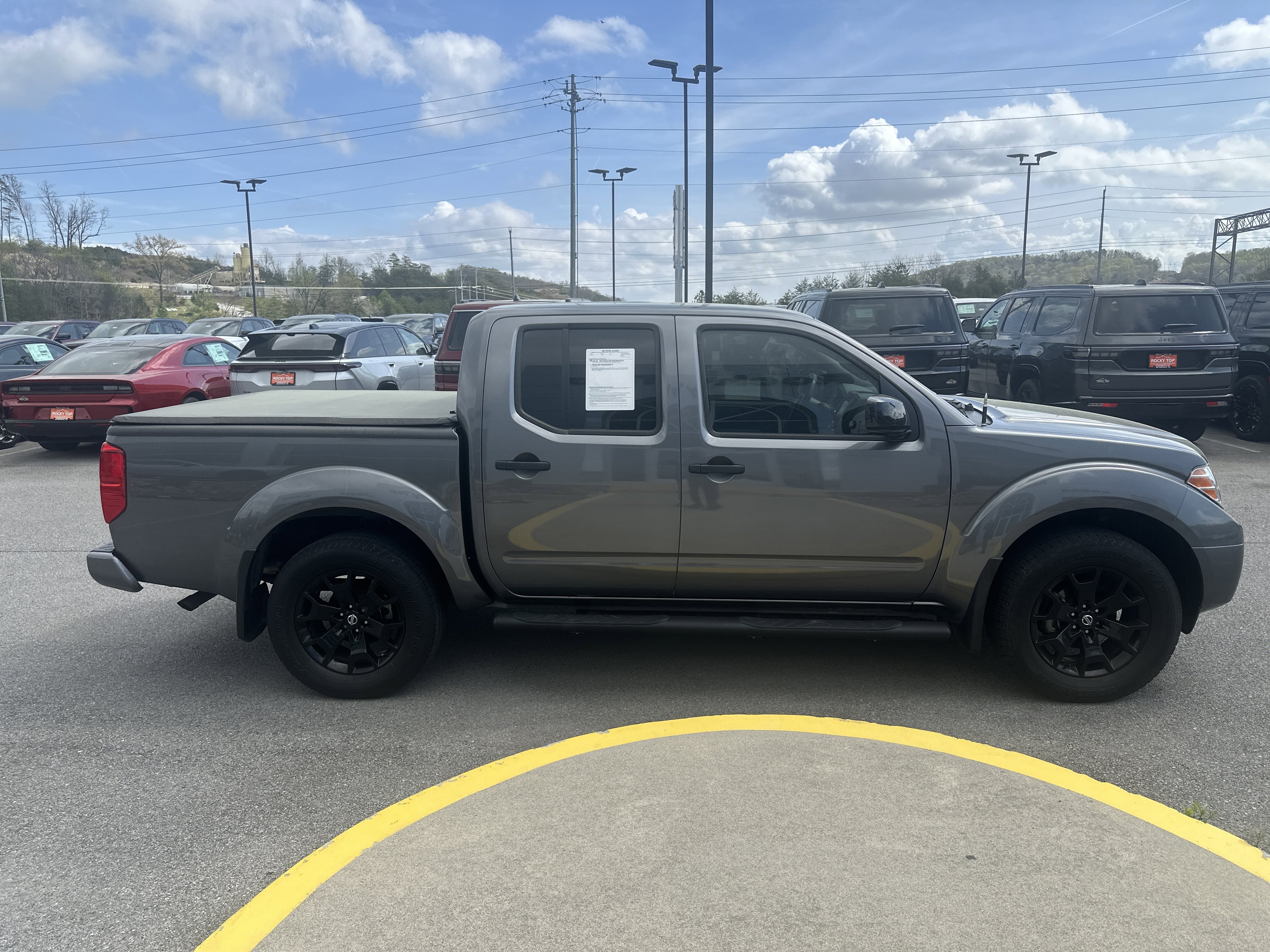 Used 2021 Nissan Frontier SV w/ Midnight Edition Floor Mats AWD/4WD image 7