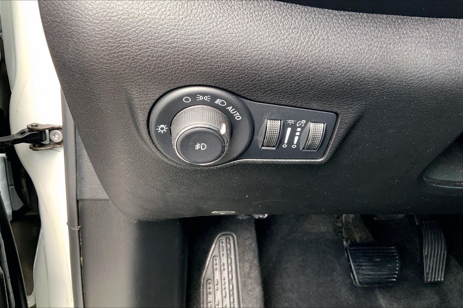 Used 2022 Jeep Compass Trailhawk AWD/4WD image 35