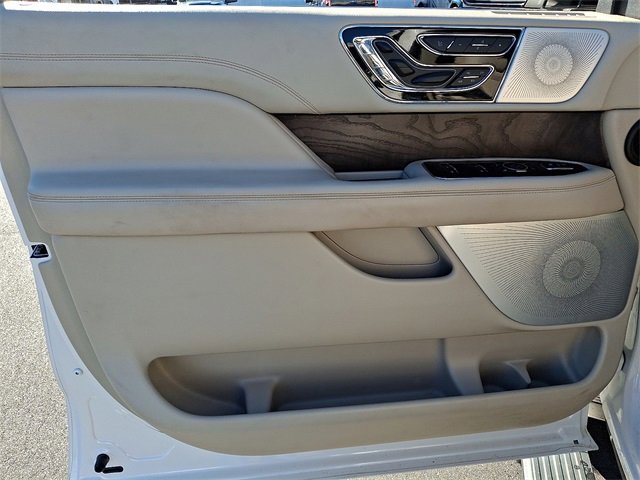 Used 2019 Lincoln Navigator Reserve w/ Cargo Package image 12