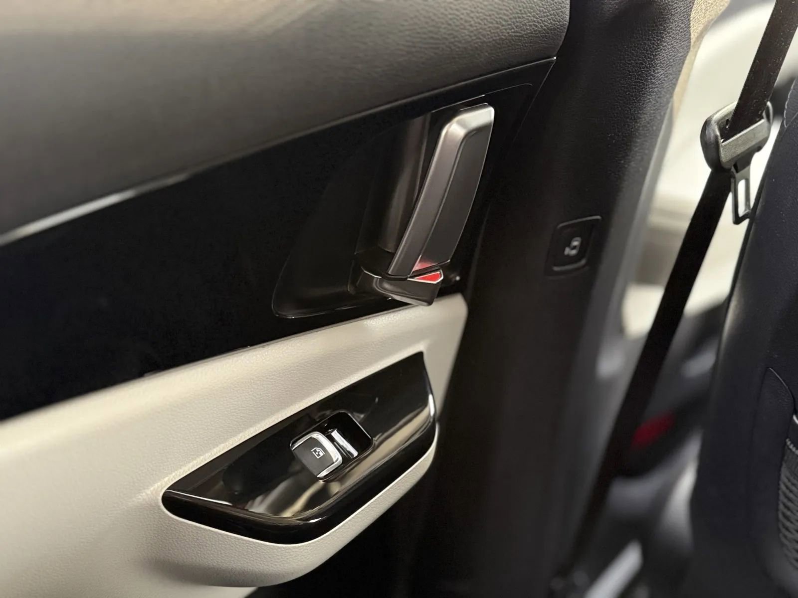 Used 2023 Kia Carnival SX Prestige w/ Paint Protection Package image 48