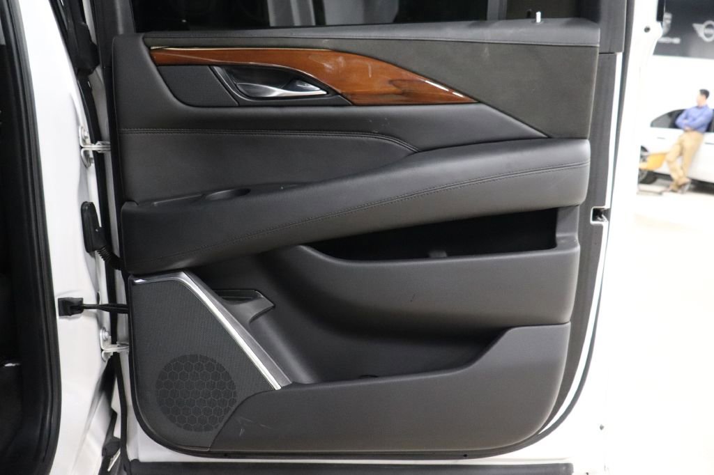 Used 2020 Cadillac Escalade ESV Premium Luxury image 24
