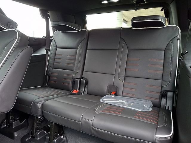 New 2026 GMC Yukon AT4 Ultimate w/ LPO, Illumination Package image 7