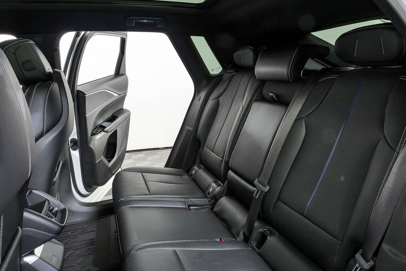 Used 2024 Cadillac Lyriq Sport AWD/4WD image 19