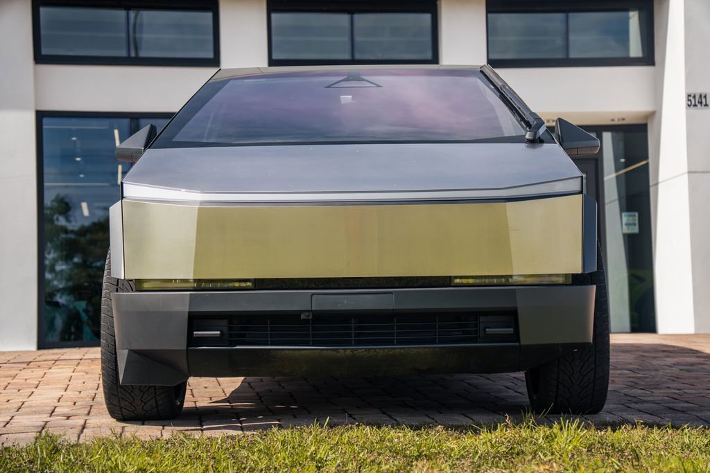 Used 2024 Tesla Cybertruck AWD Crew Cab image 8