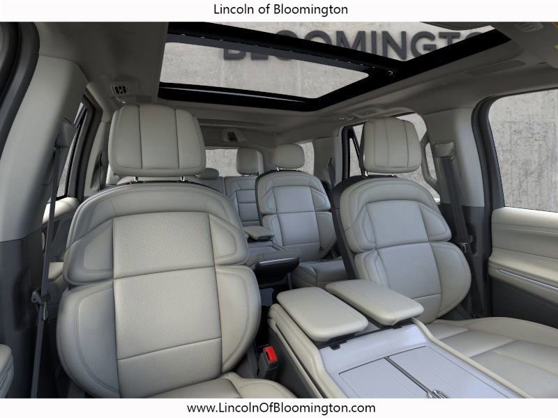 New 2025 Lincoln Navigator Reserve image 12