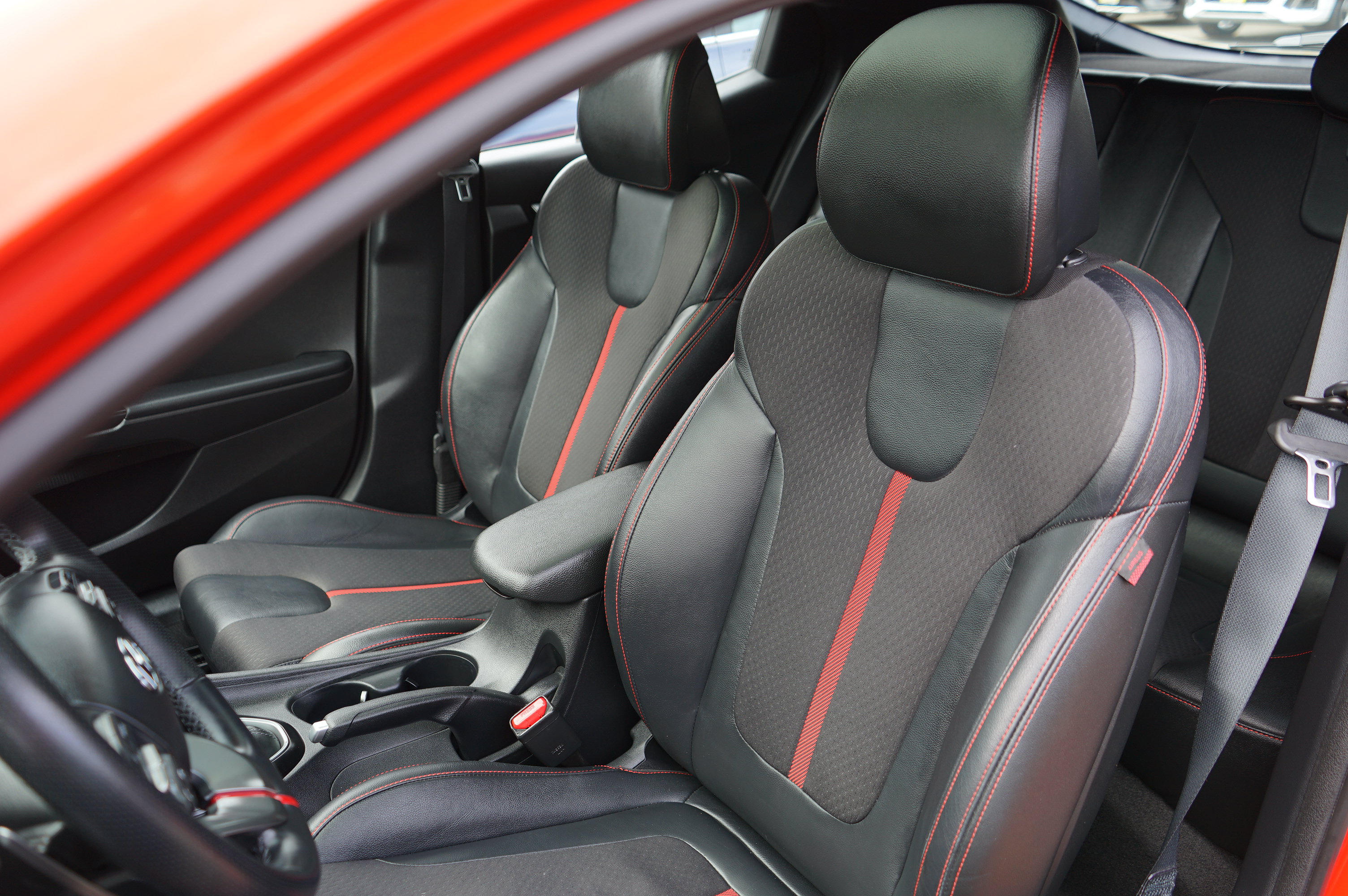 Used 2020 Hyundai Veloster Turbo FWD image 30