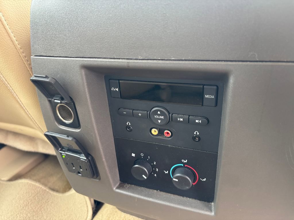 Used 2014 Ford Expedition XLT w/ Equipment Group 202A RWD image 27