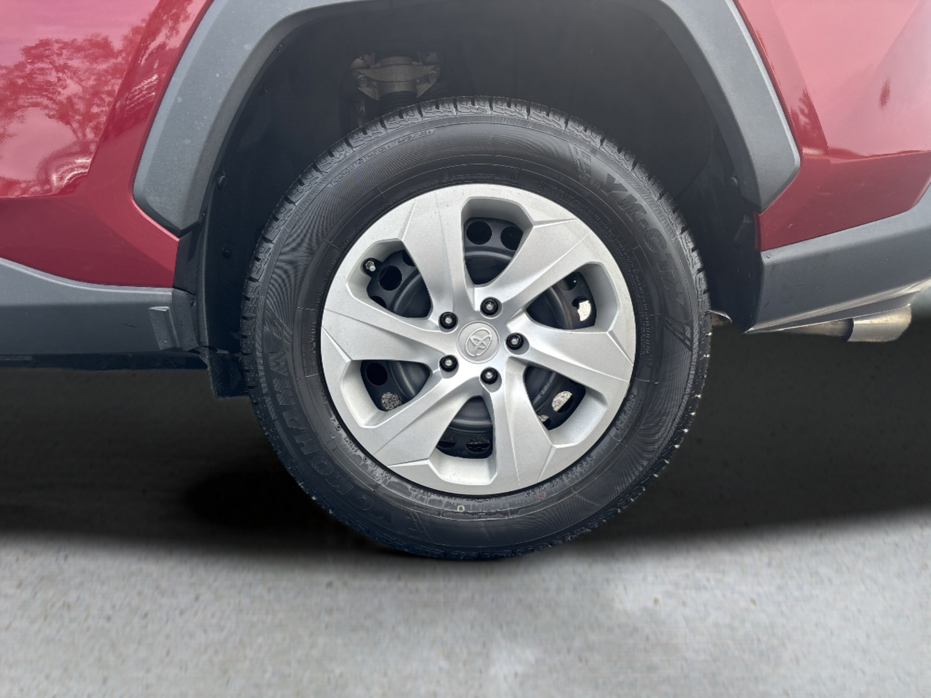 Used 2019 Toyota RAV4 LE w/ Carpet Mat Package FWD image 26