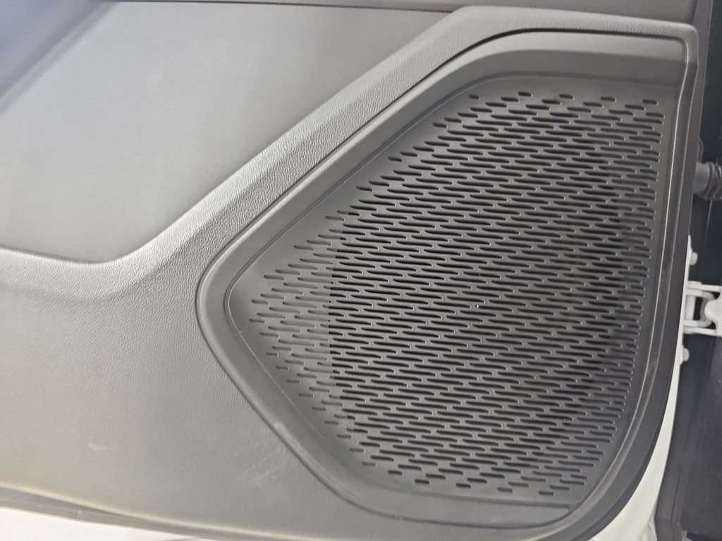 Used 2025 Chevrolet Traverse LT FWD image 36