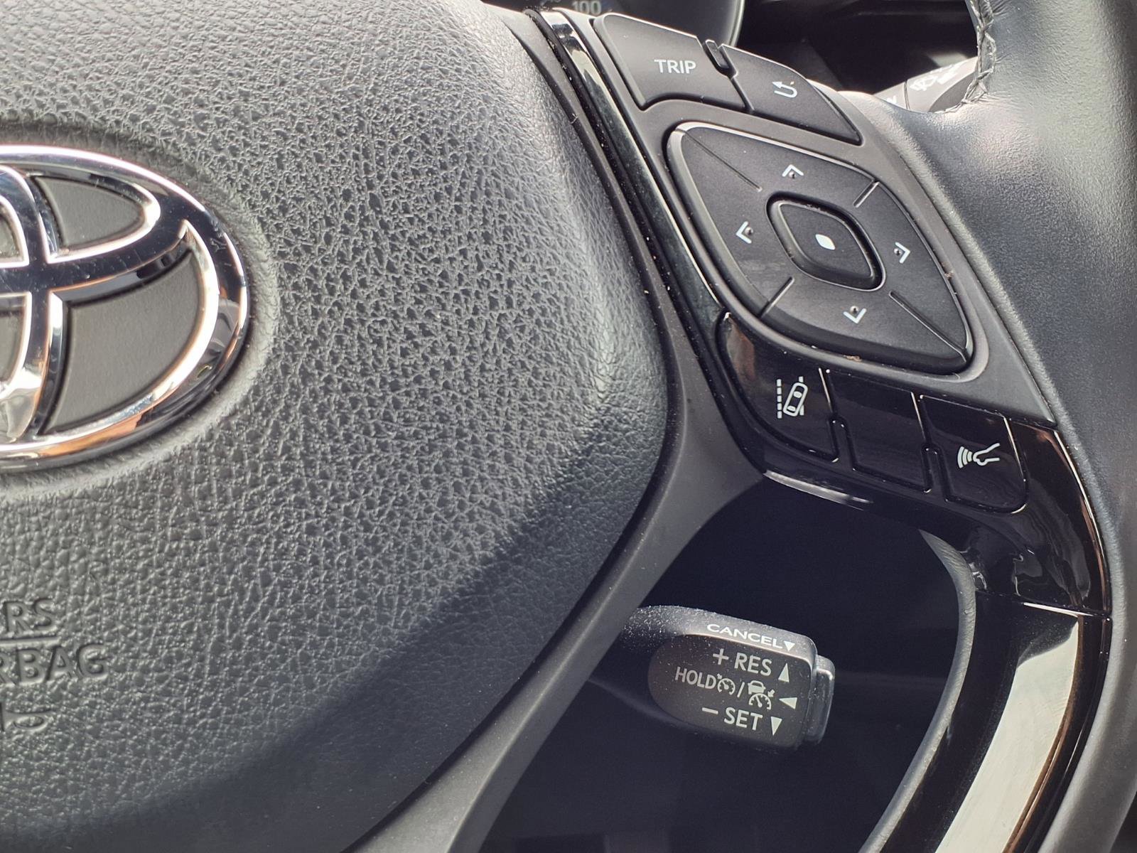 Used 2018 Toyota C-HR XLE FWD image 16