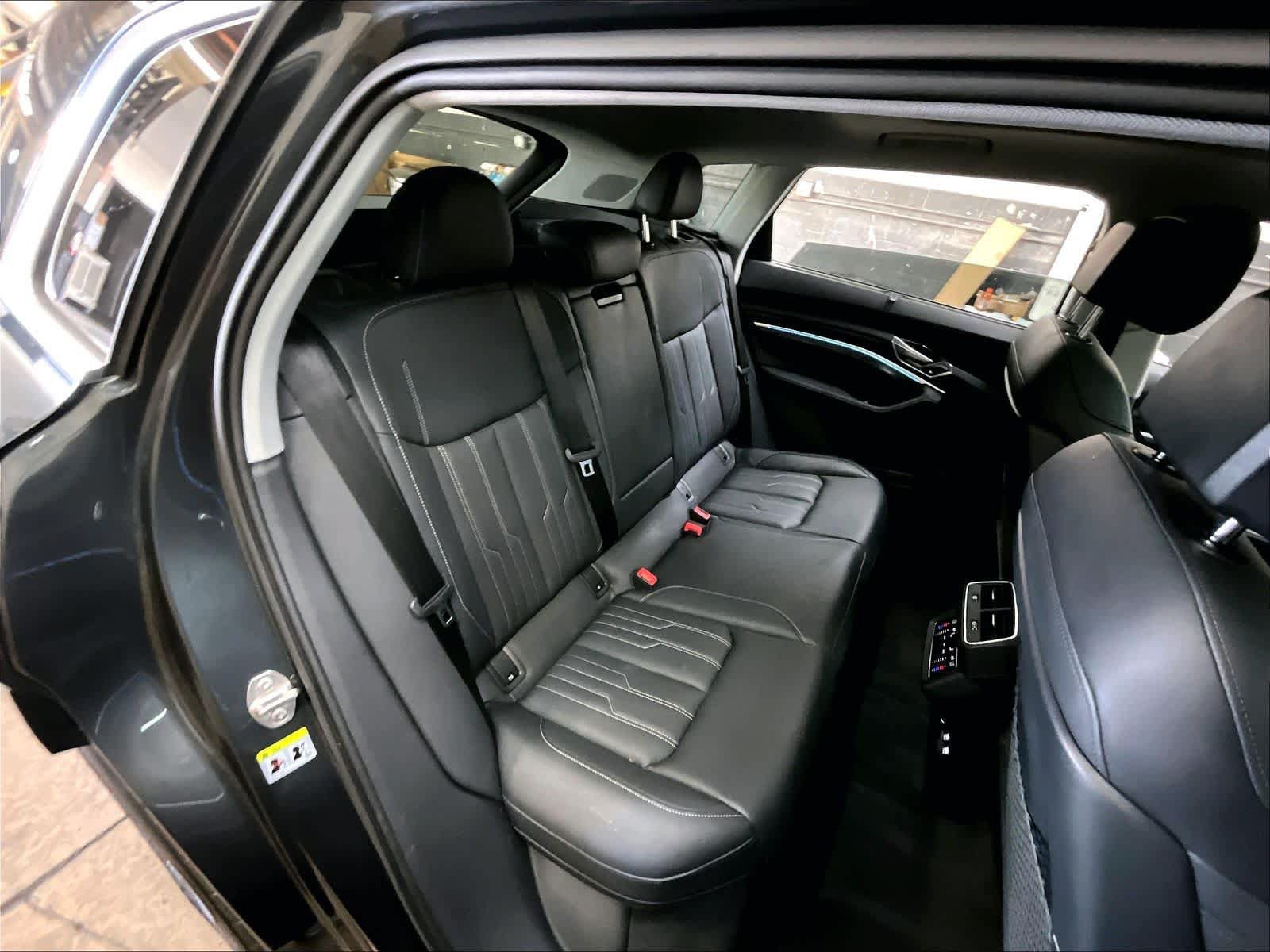 Used 2019 Audi e-tron Prestige w/ Prestige Package AWD/4WD image 31
