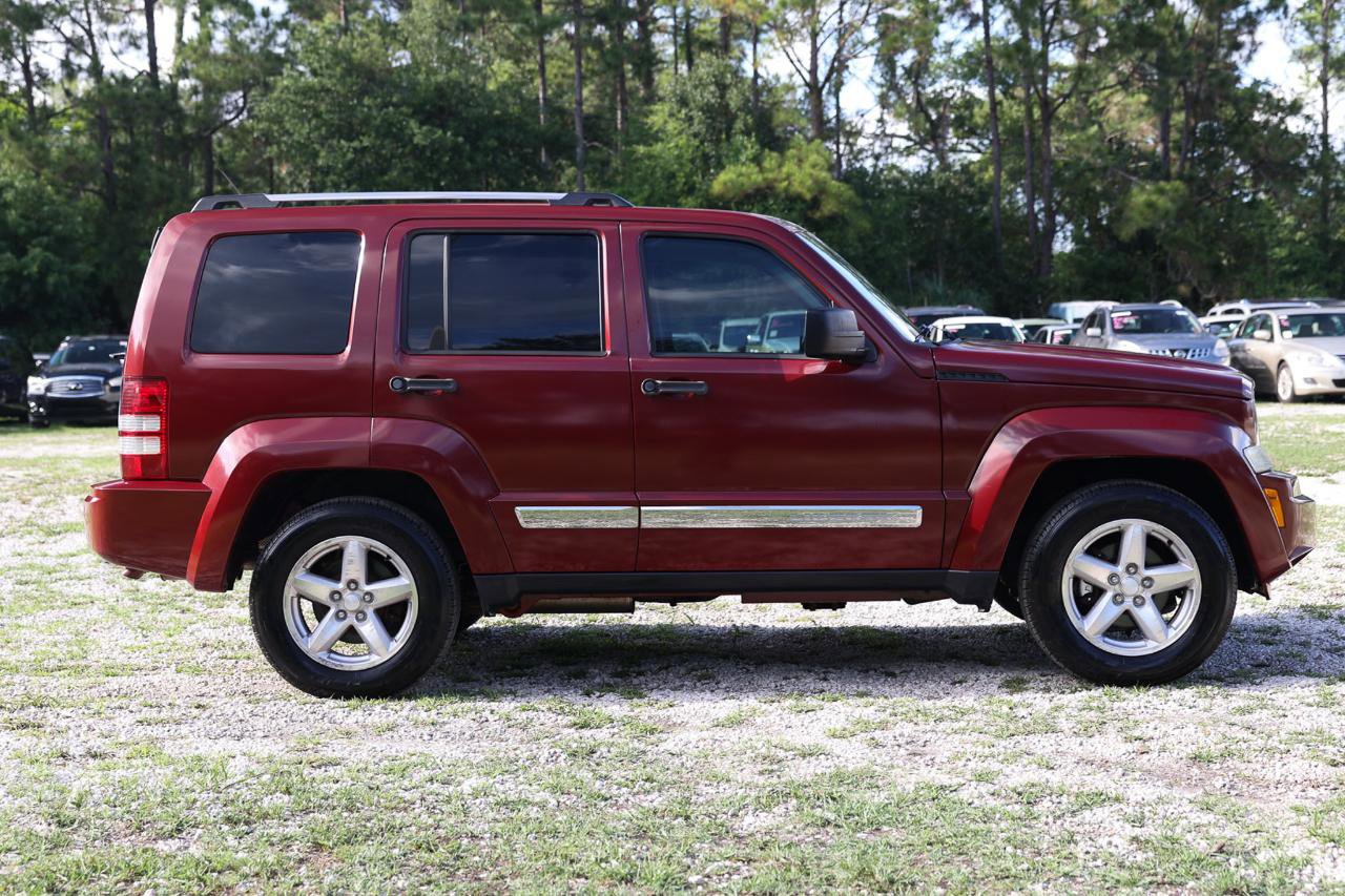 Used 2009 Jeep Liberty Limited w/ Premium Group AWD/4WD image 11