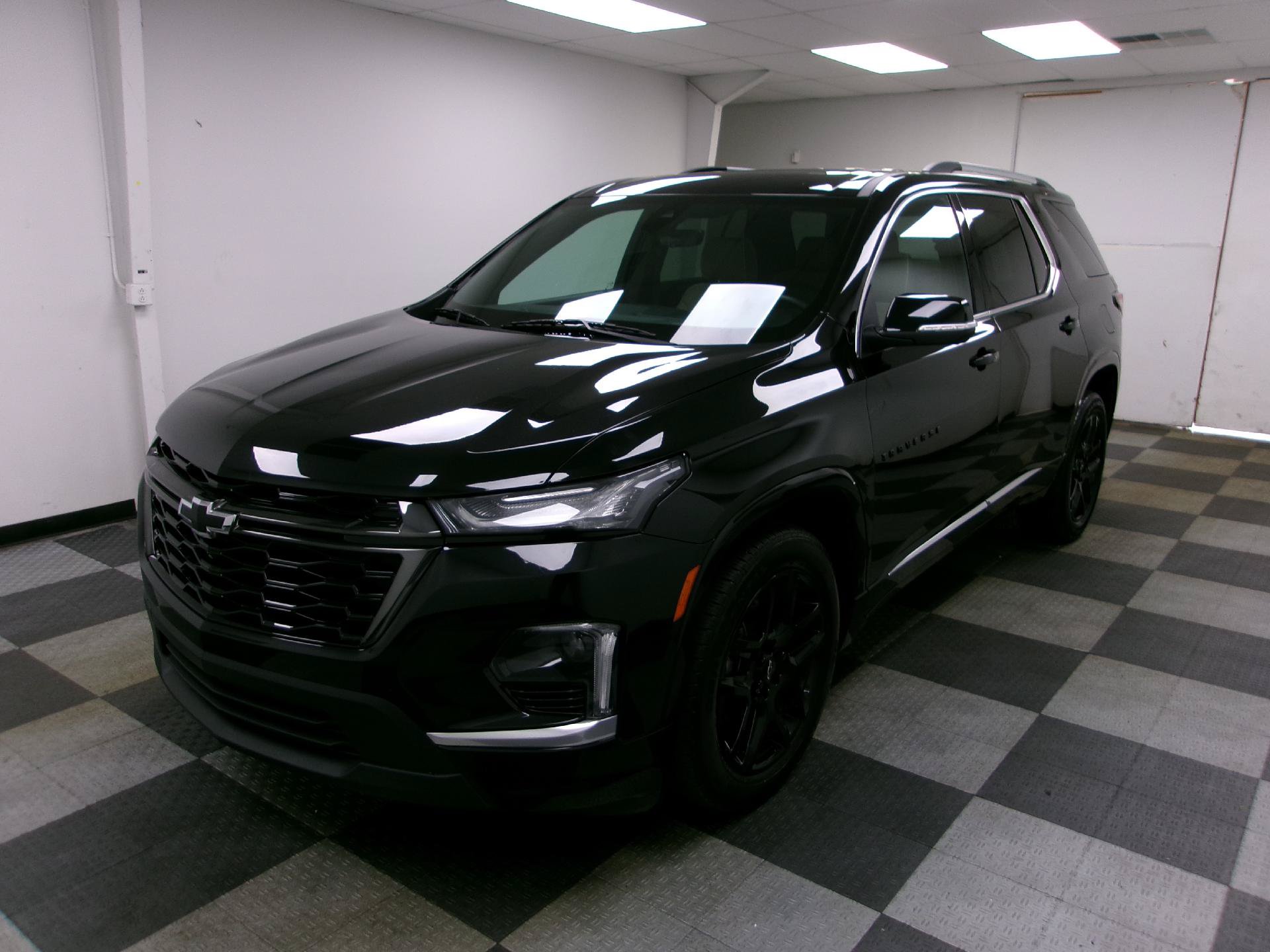 Used 2023 Chevrolet Traverse Premier w/ LPO, Floor Liner Package AWD/4WD image 1