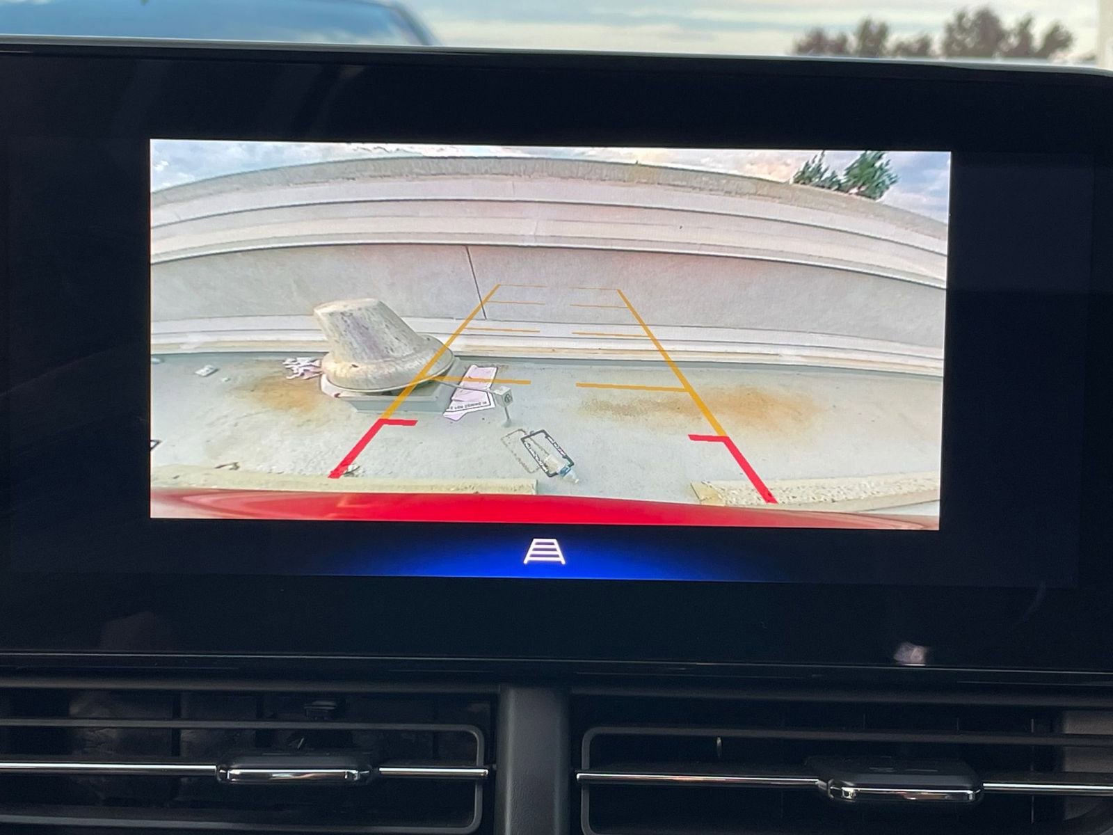 Used 2025 Chevrolet Trax LT w/ LT Convenience Package image 17