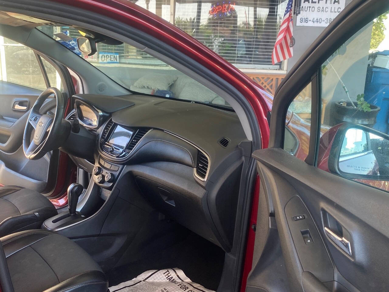 Used 2019 Chevrolet Trax LT w/ LT Convenience Package FWD image 5