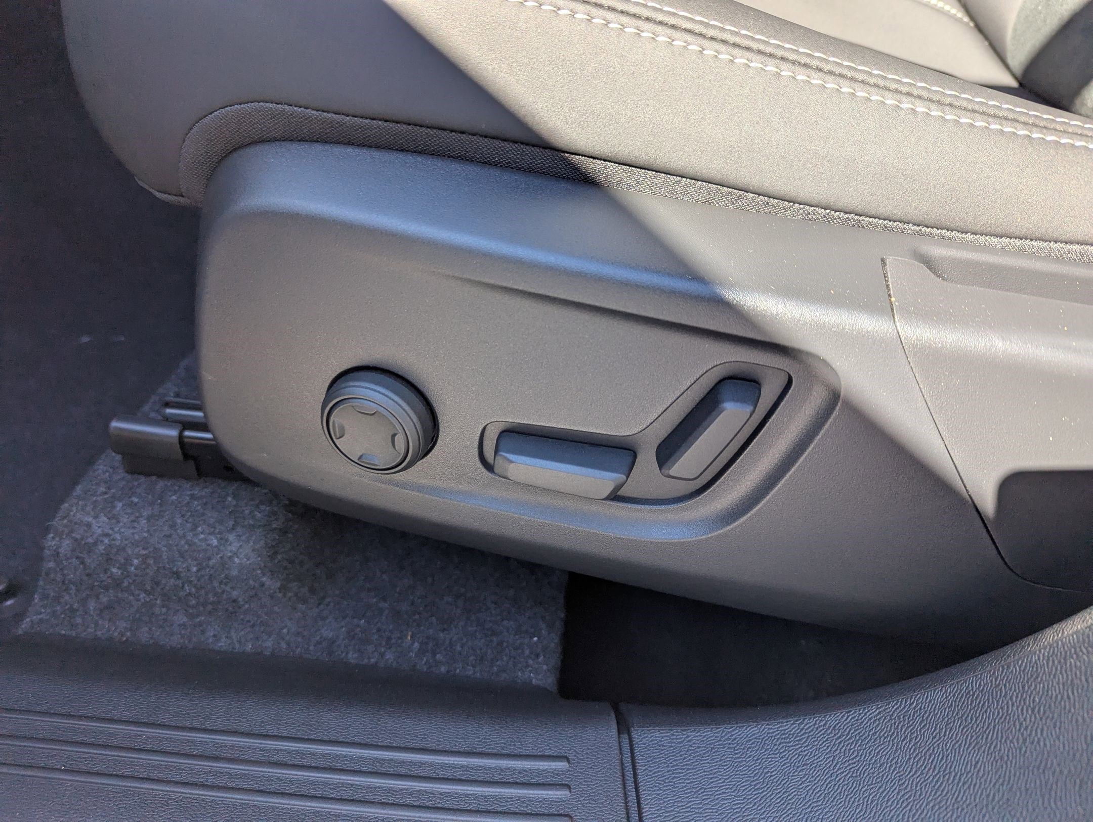 New 2026 Volvo XC40 B5 Ultra w/ Protection Package Premier image 10