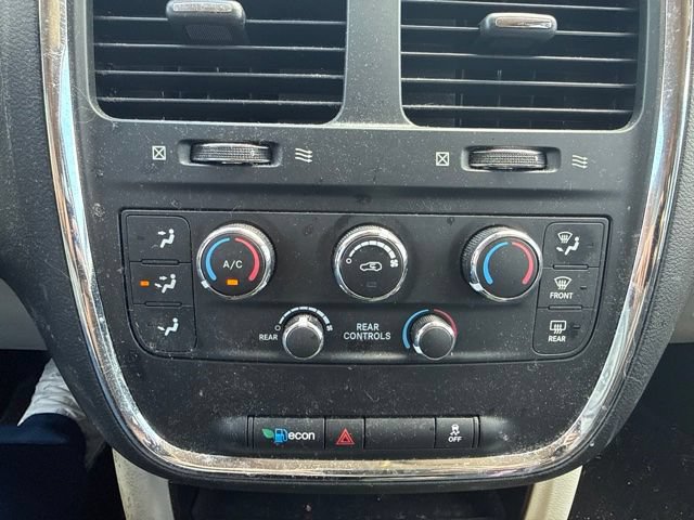 Used 2020 Dodge Grand Caravan SE w/ UConnect Hands-Free Group FWD image 16